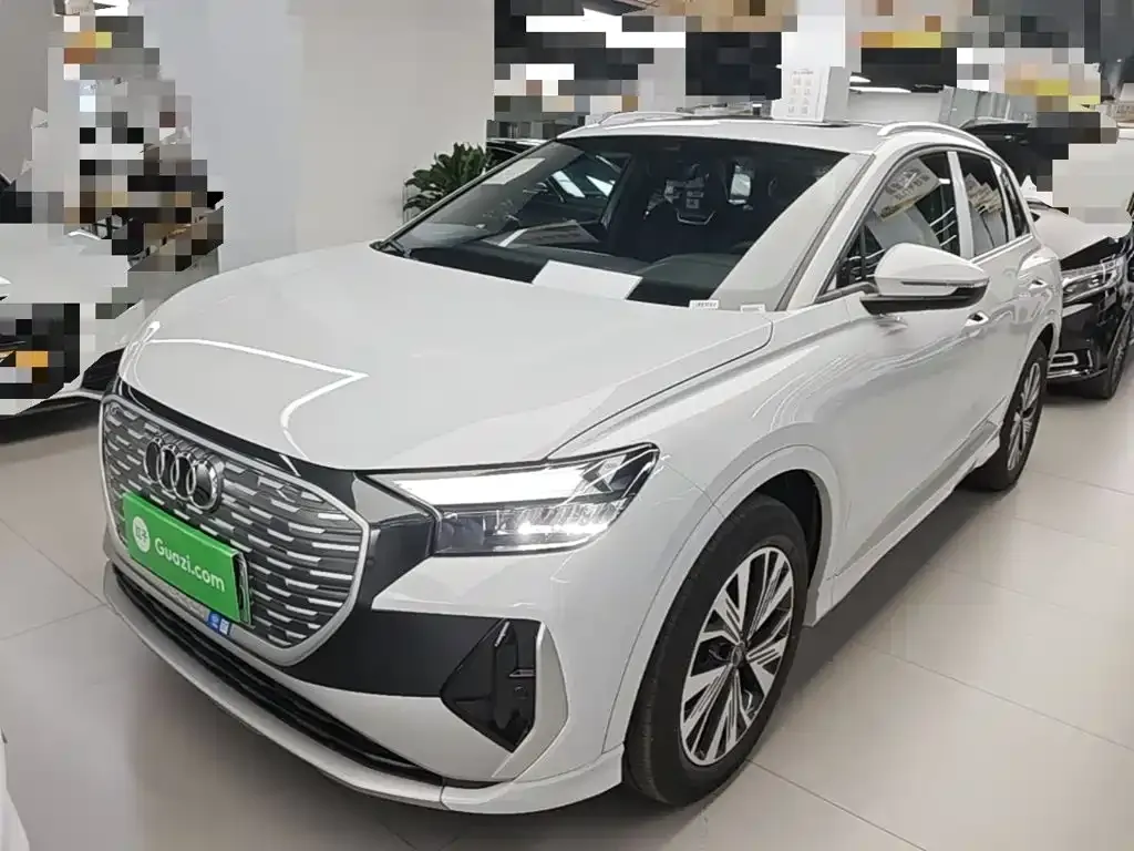 Audi Q4 e-tron — фото 1