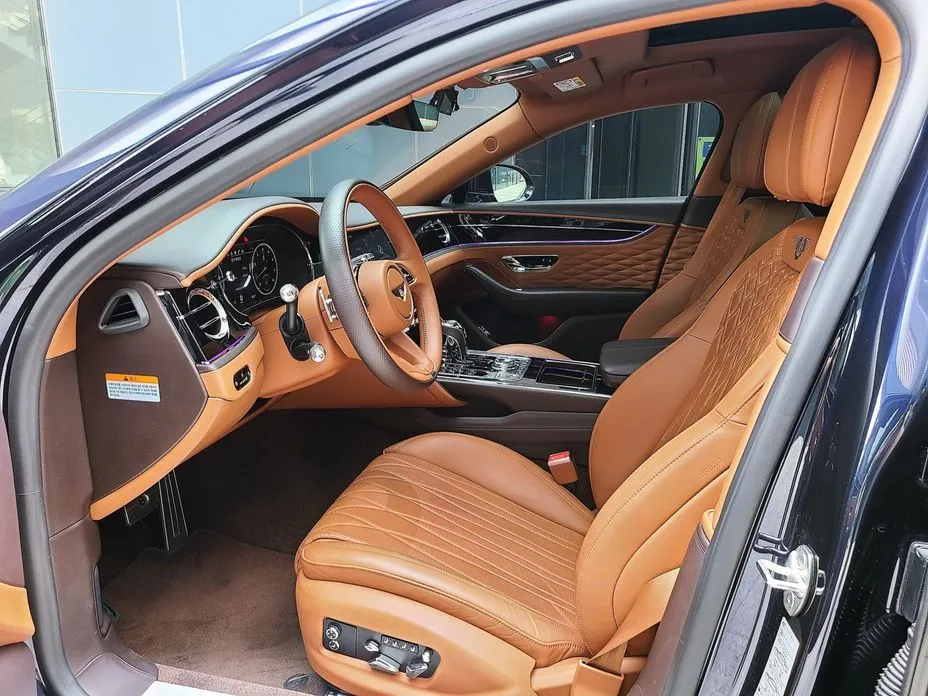 Bentley Flying Spur — фото 5