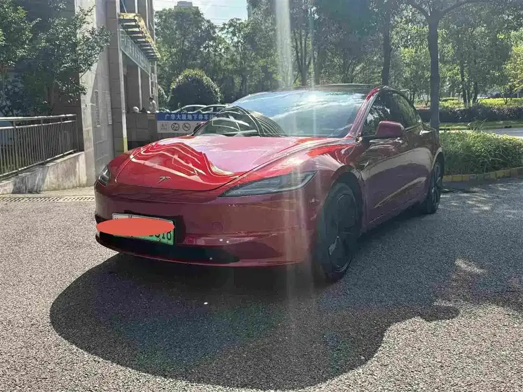 Tesla Model 3 — фото 1