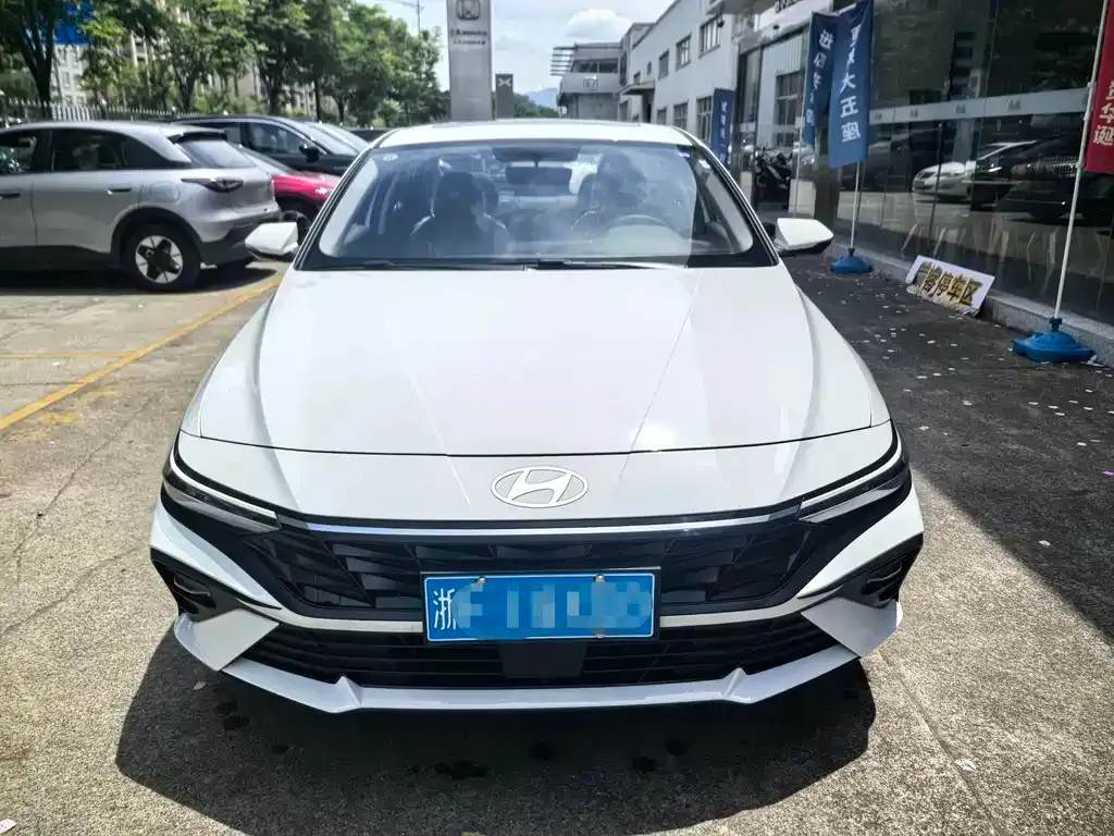 Hyundai Elantra — фото 6