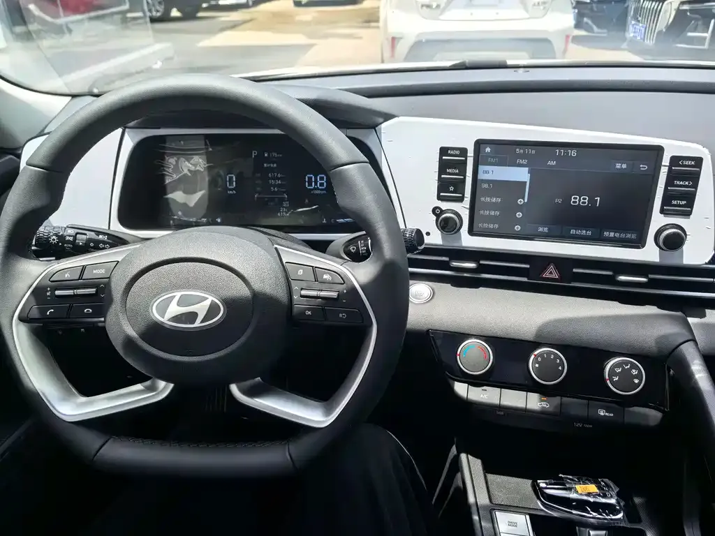 Hyundai Elantra — фото 9