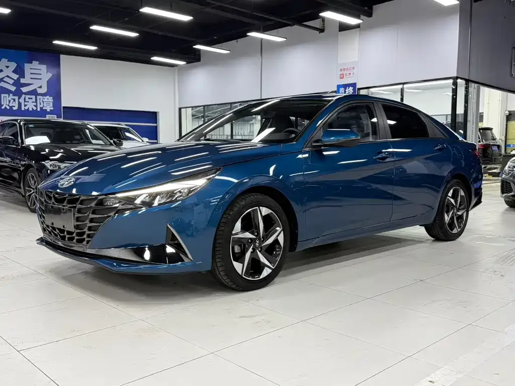Hyundai Elantra — фото 1
