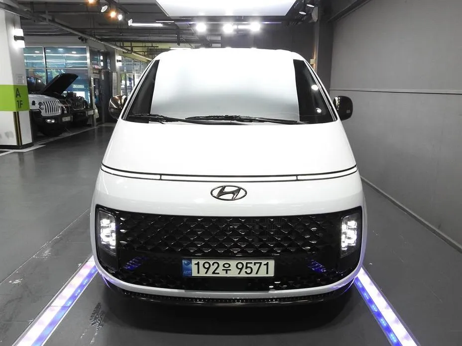 Hyundai Staria — фото 1