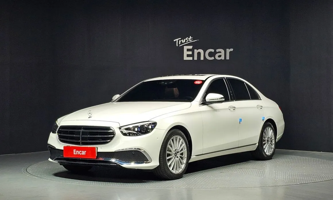Mercedes-Benz E-Class — фото 1