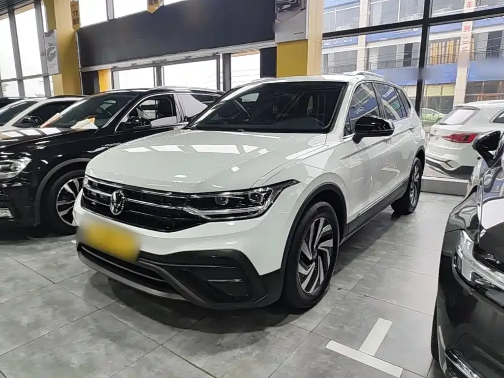 Volkswagen Tiguan L — фото 7