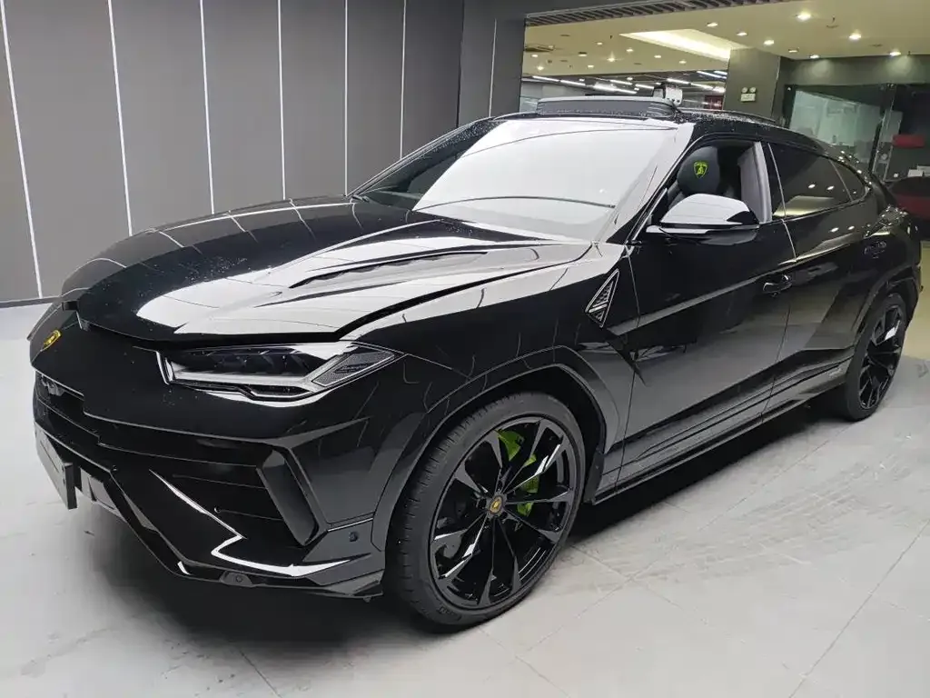 Lamborghini Urus — фото 1
