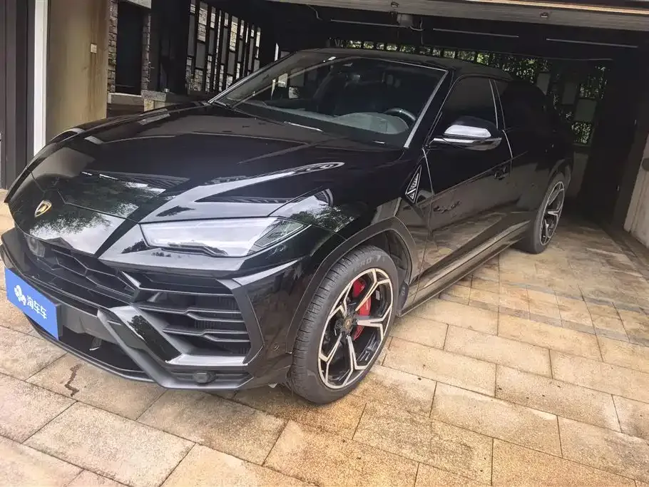 Lamborghini Urus — фото 1