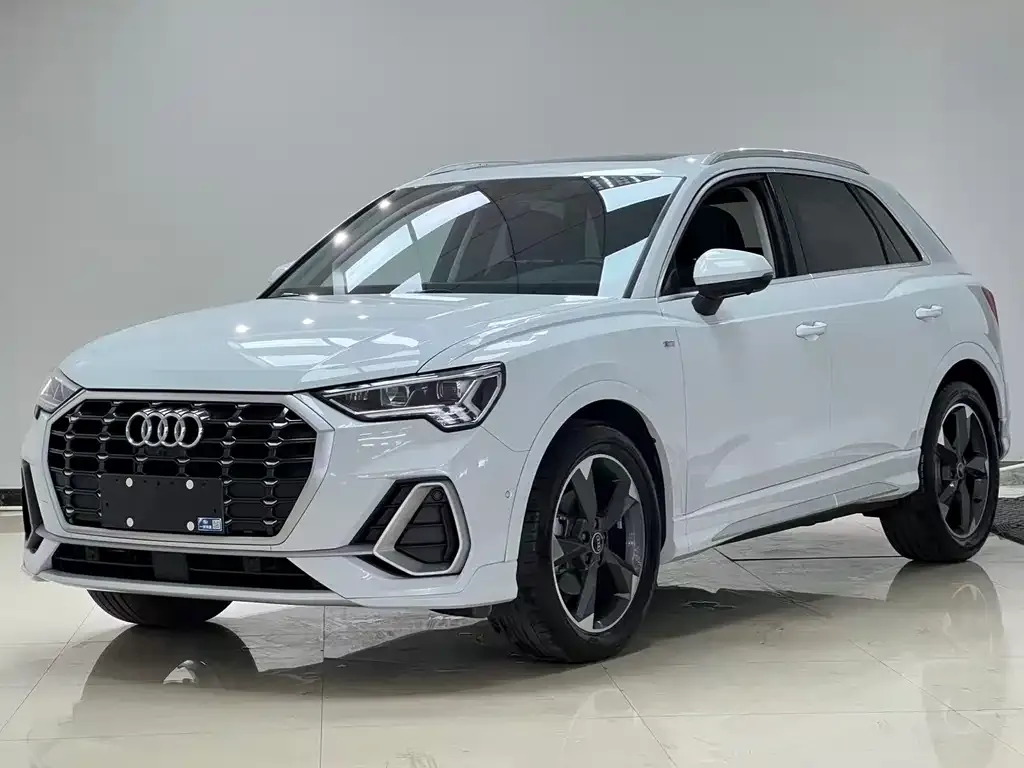 Audi Q3 — фото 1
