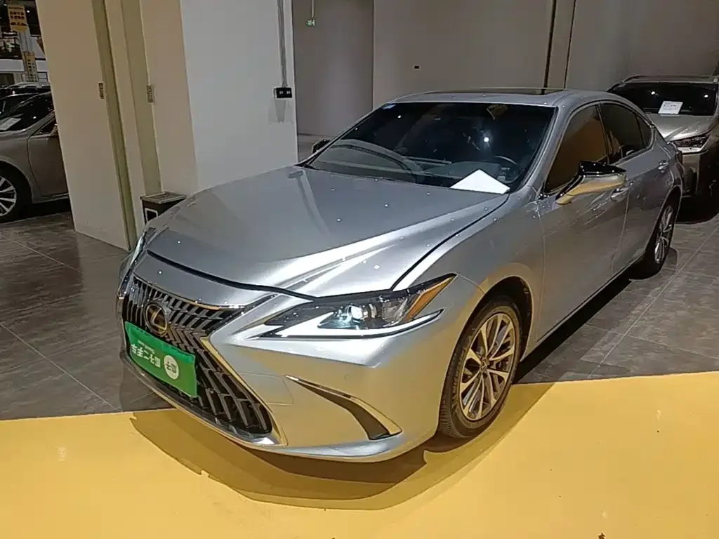 Lexus ES — фото 1