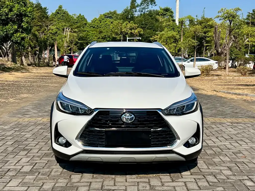 Toyota Yaris L — фото 10