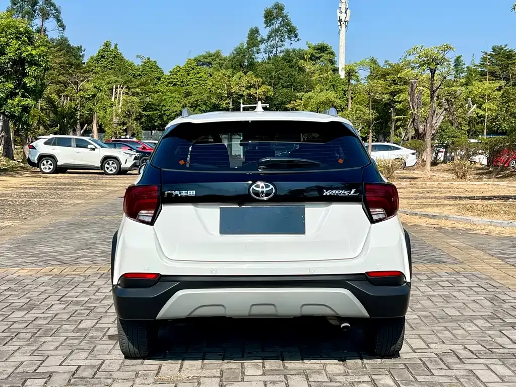 Toyota Yaris L — фото 7