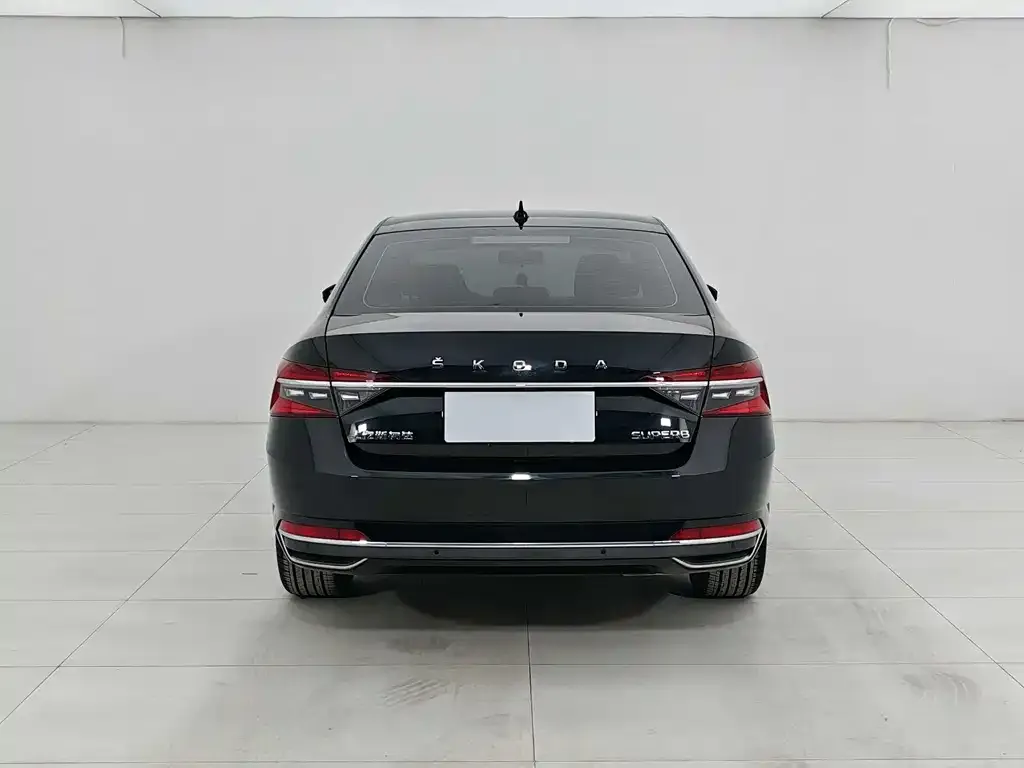 Skoda Superb — фото 2