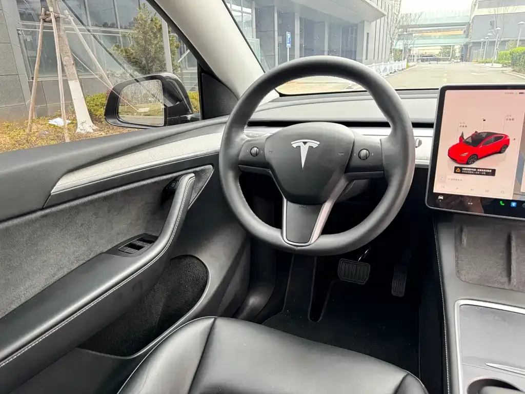 Tesla Model Y — фото 5