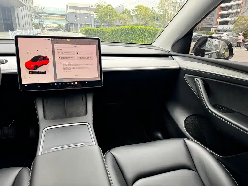 Tesla Model Y — фото 2
