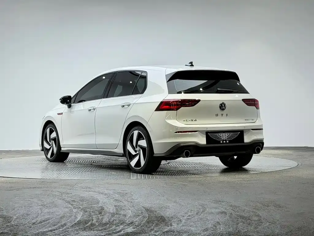Volkswagen Golf GTI — фото 8