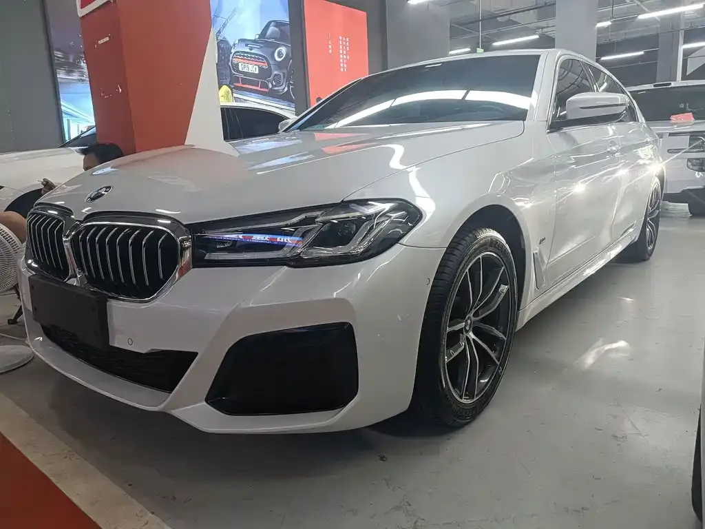 BMW 5 Series — фото 1