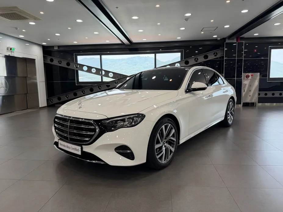 Mercedes-Benz E-Class — фото 1