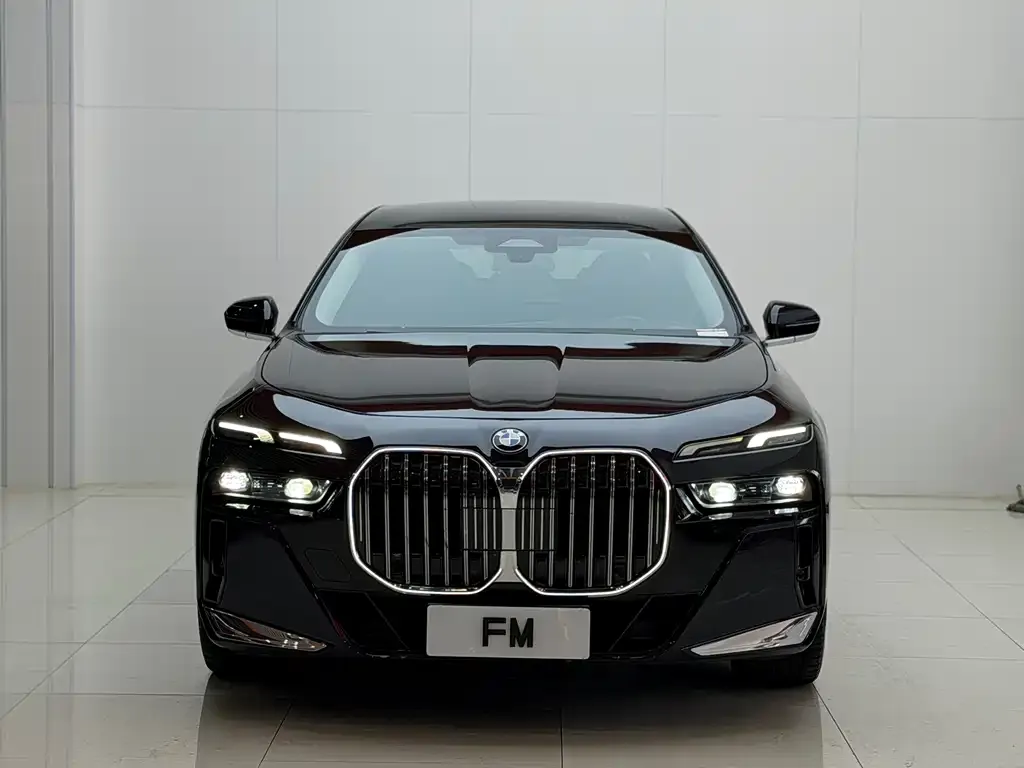 BMW 7 Series — фото 1