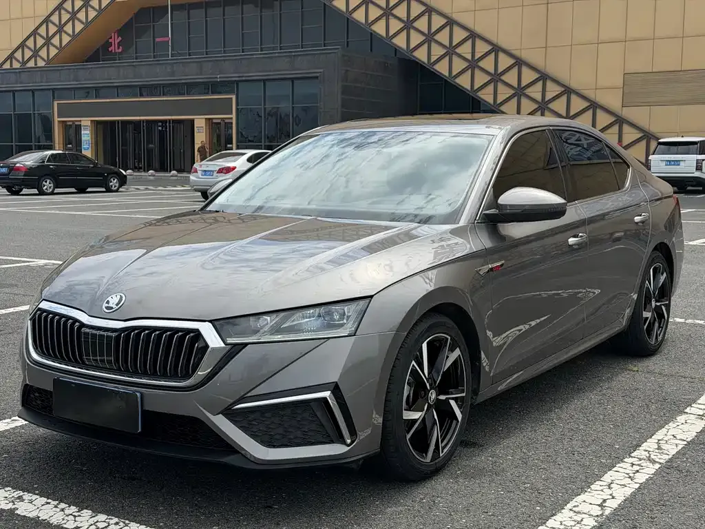 Skoda Octavia — фото 1