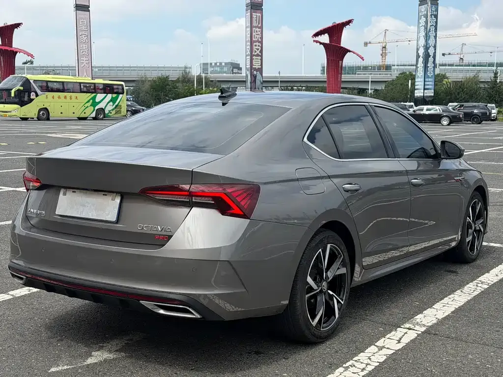 Skoda Octavia — фото 10