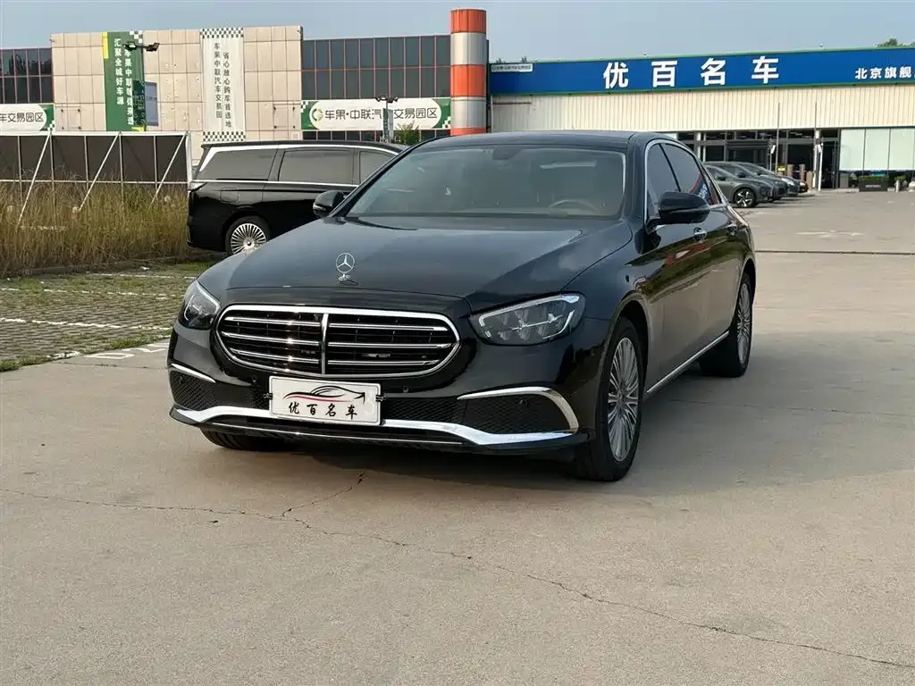 Mercedes-Benz E-Class — фото 1