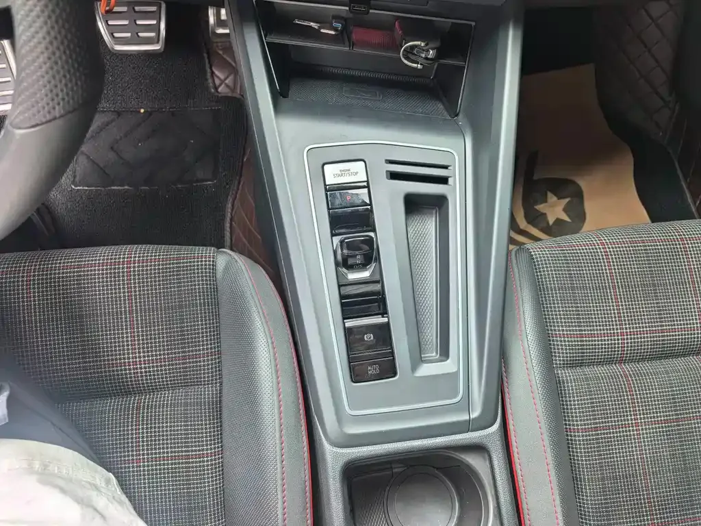 Volkswagen Golf GTI — фото 8