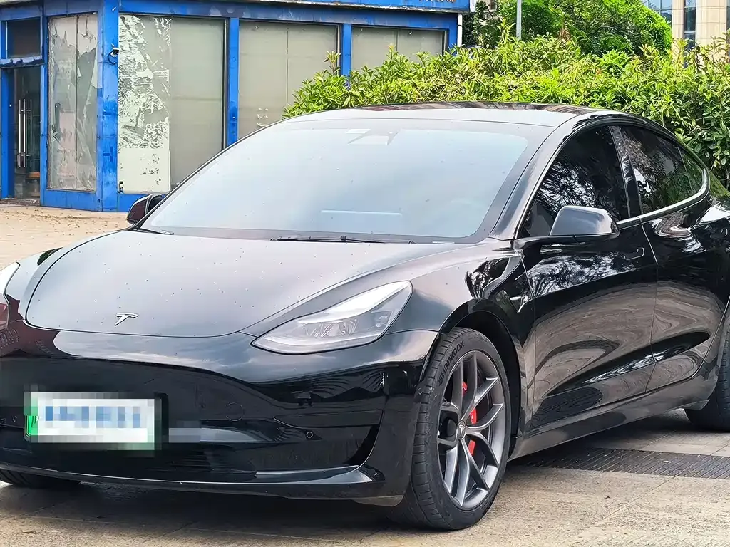 Tesla Model 3 — фото 1