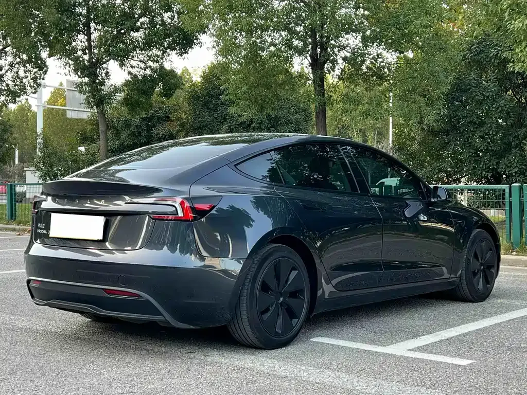 Tesla Model 3 — фото 8