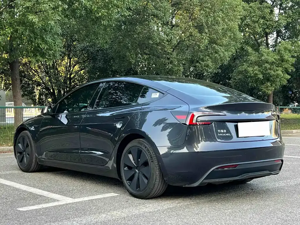 Tesla Model 3 — фото 10