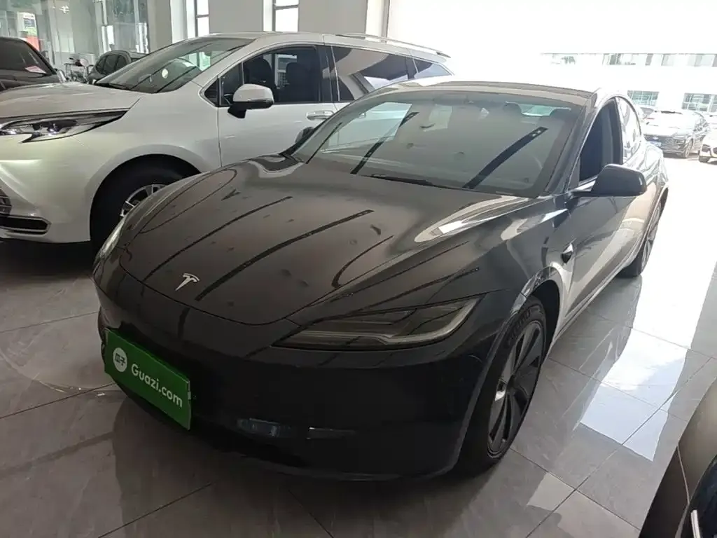 Tesla Model 3 — фото 1