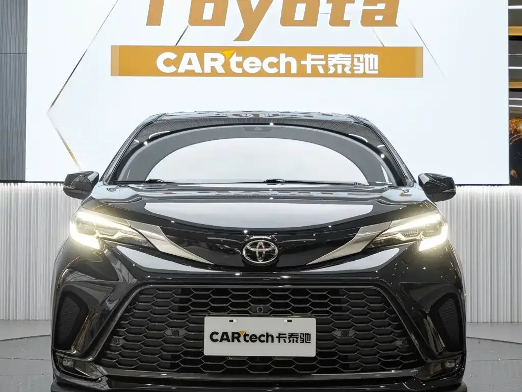 Toyota Granvia — фото 1