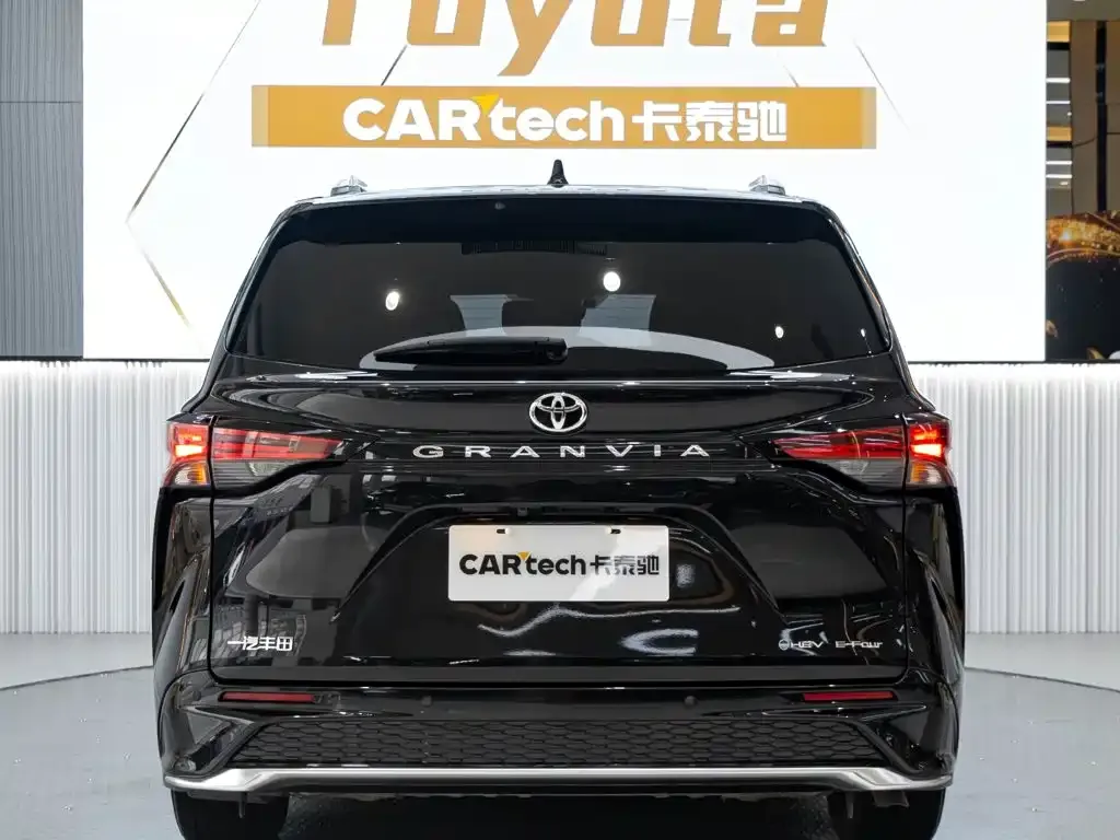 Toyota Granvia — фото 2