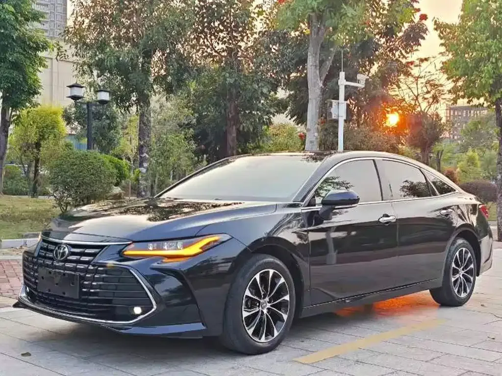 Toyota Avalon — фото 1