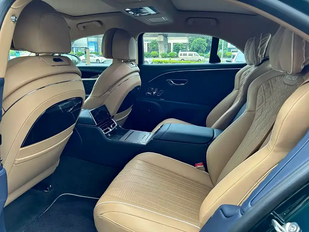 Bentley Flying Spur — фото 3