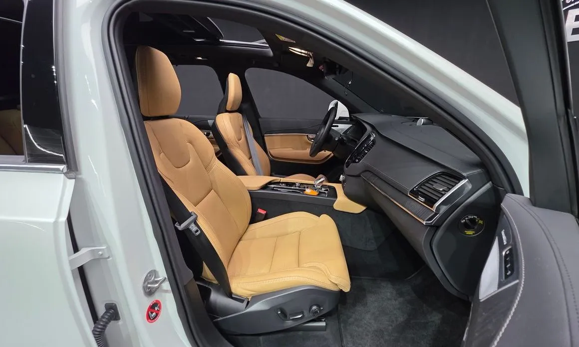 Volvo XC90 — фото 10
