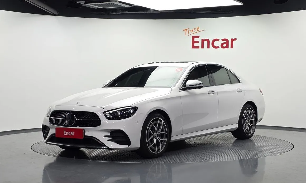 Mercedes-Benz E-Class — фото 1