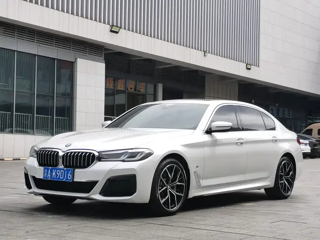 BMW 5 Series — фото 1