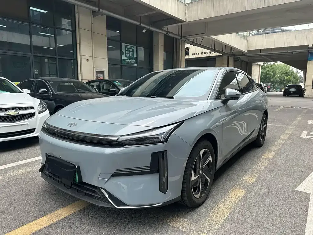 Geely Galaxy L6 — фото 1