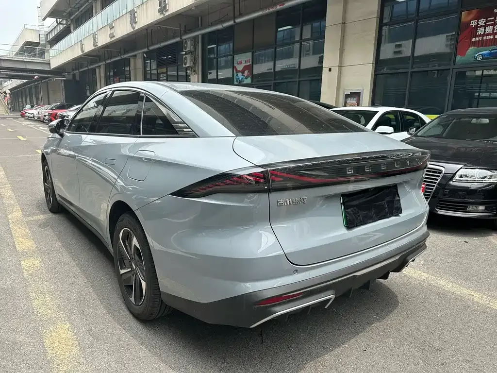 Geely Galaxy L6 — фото 9
