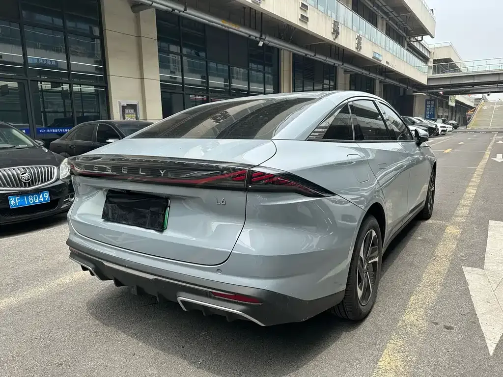 Geely Galaxy L6 — фото 7