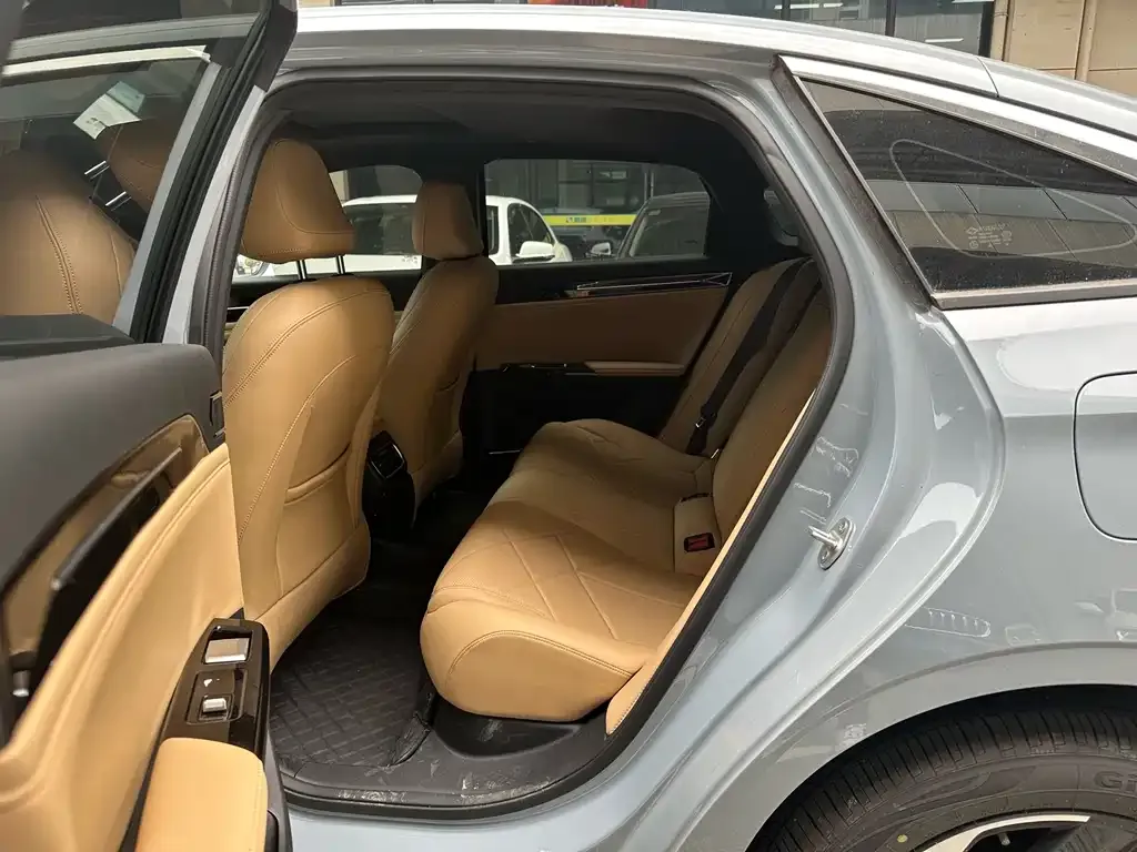 Geely Galaxy L6 — фото 8