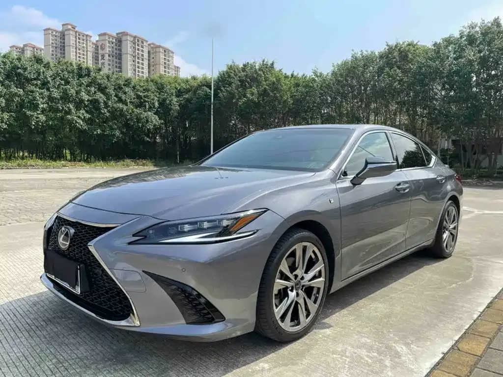 Lexus ES — фото 1