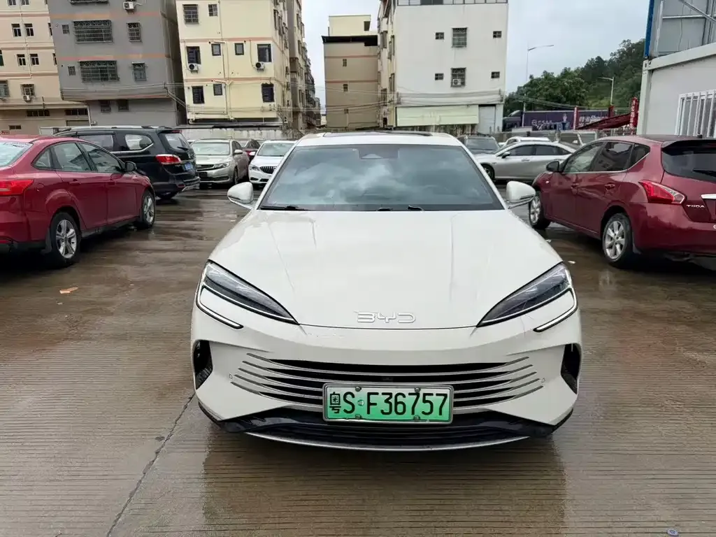 BYD Seal — фото 1