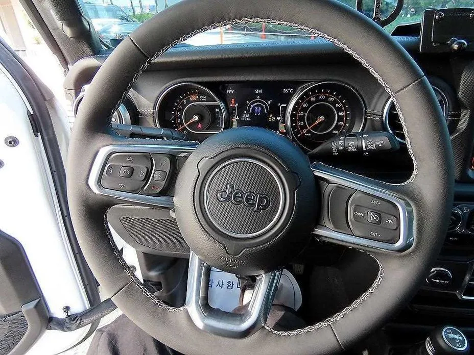 Jeep Wrangler — фото 10