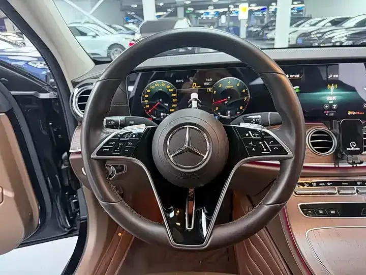 Mercedes-Benz E-Class — фото 10