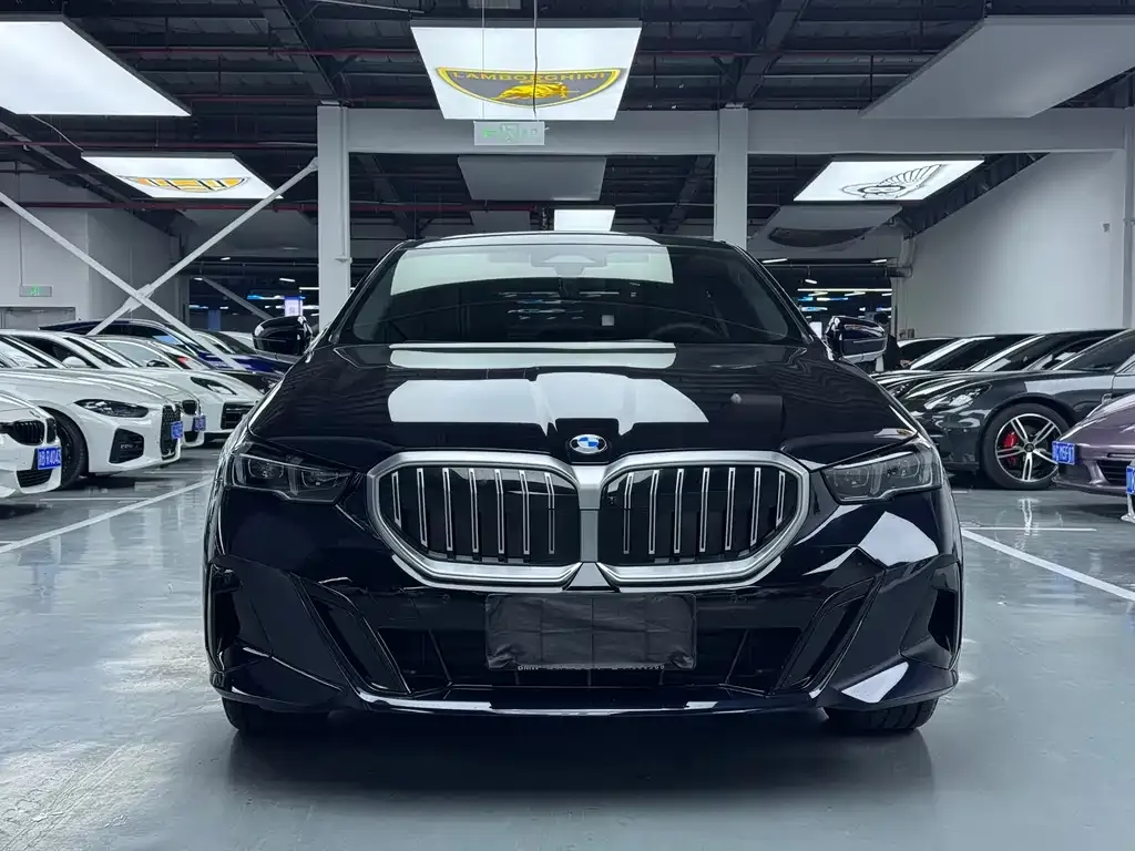 BMW 5 Series — фото 4