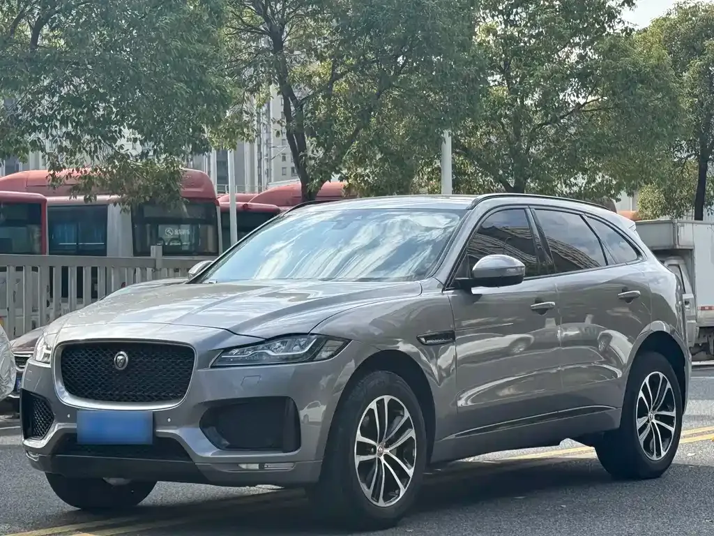 Jaguar F-PACE — фото 1