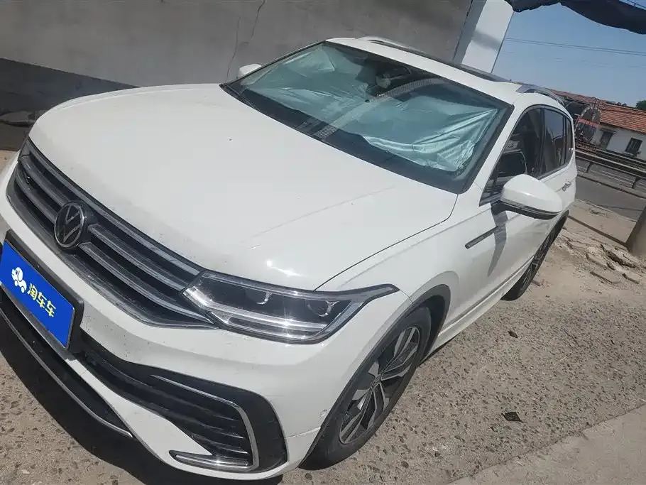 Volkswagen Tiguan L — фото 1