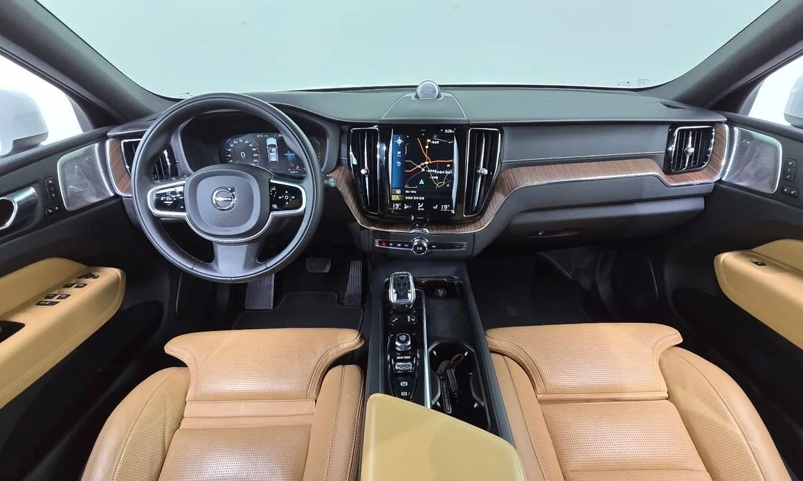 Volvo XC60 — фото 9