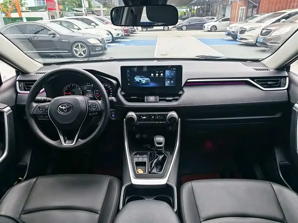 Toyota RAV4 — фото 4